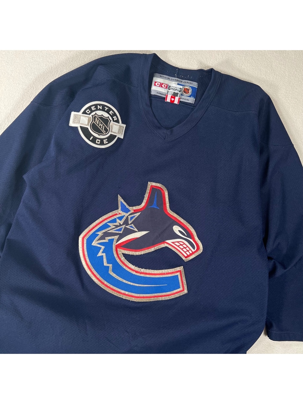 Vintage CCM Vancouver Canucks “Center Ice” patch NHL jersey - Picture 2 of 8